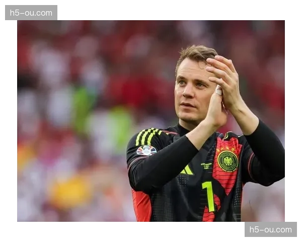 拜仁门将过渡计划：诺伊尔续约悬念与乌尔比希的成长空间