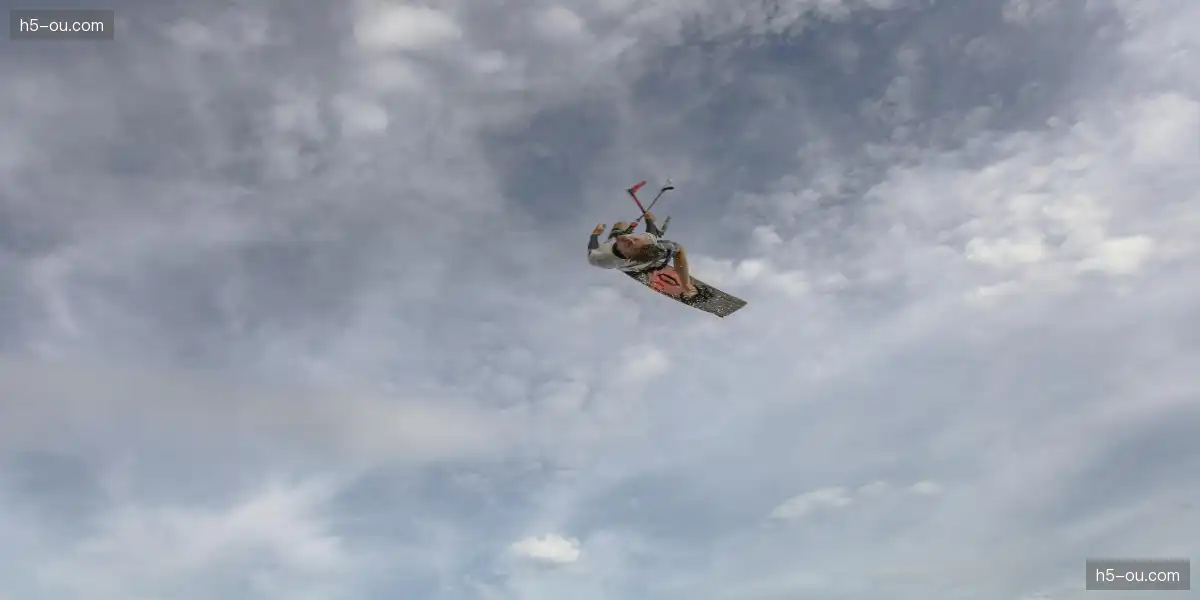 🚀 最后一圈超越对手，冠军在冲线刹那诞生，速度感穿透屏幕！🏁